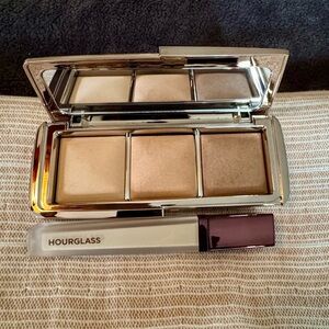 Hourglass Radiant Glow Highlighter Palette - Cream and Tan